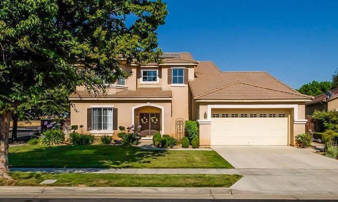 Roosevelt House | Modern house with pool - near 3 National Parks!