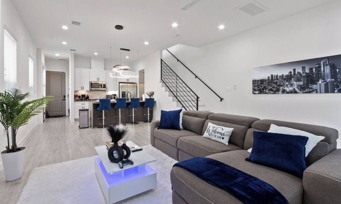 OST - South Union House | Modern Houston Townhome Near Med Center & Downtown