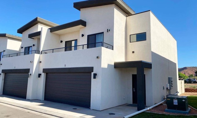 Kanab House | Modern Kanab Family Townhome by Downtown, Near Zion, Bryce, Lake Powell!