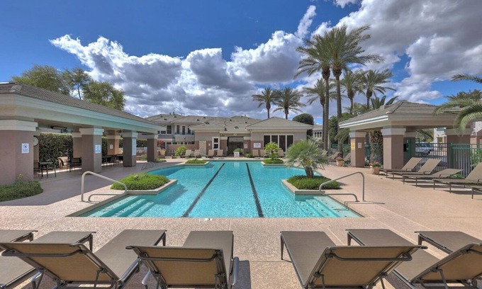 Kierland Condo | Modern Kierland Condo w/Shared Pool + Close to Dining and Shopping!