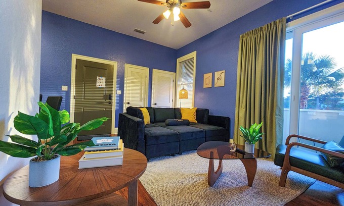 Dune Allen Beach Apartment | Modern King bed Haven/Free parking, Pool, Balcony