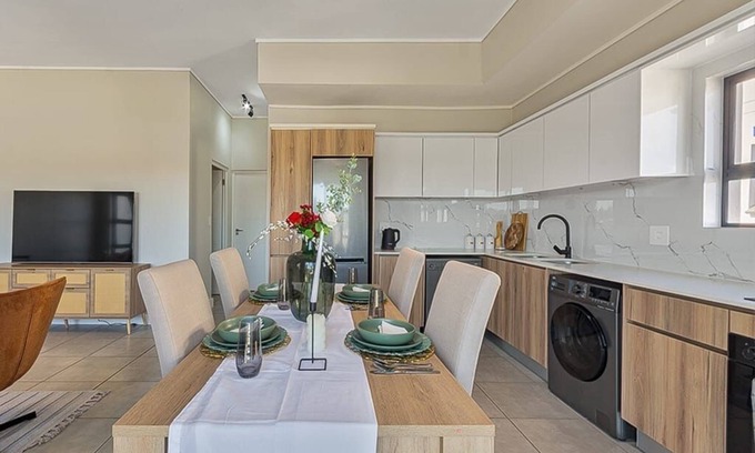 Greater Johannesburg Metropolitan Area Apartment | Modern Lagoon Apartment in Munyaka Spa, Bar, Wifi&Balcony