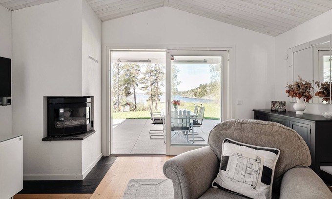 Varmdo House | Modern Lakefront Family House