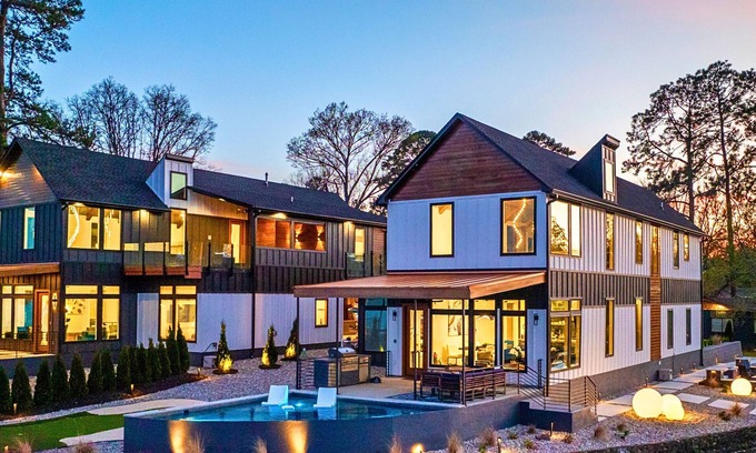 Lake Hamilton House | Modern Lakefront | Gorgeous Views | Sleeps 28