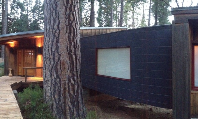 Nevada City House | Modern lives in historical setting