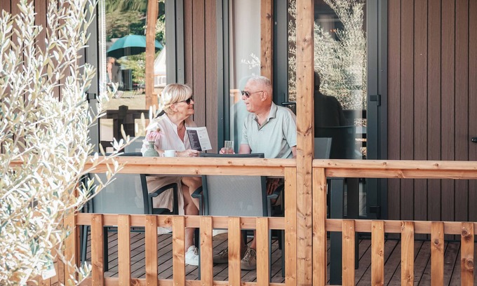 Nieuw Heeten House | Modern lodge for 2 guests with panoramic windows, rain shower and covered terrace in the Sallandse Heuvelrug.