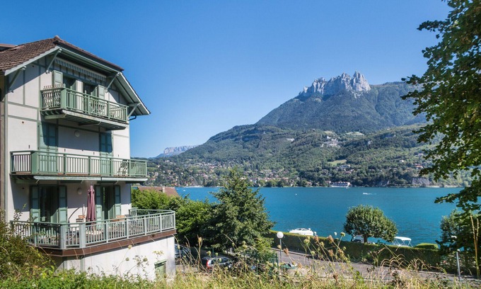 Duingt Apartment | "Modern Loft" with view/private access to Annecy Lake