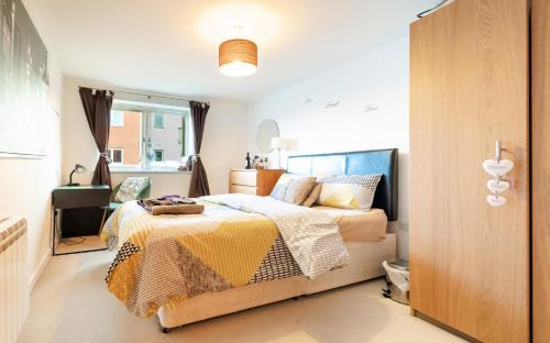 Bow House | Modern lovely bedroom close to stations in East London, zone 2