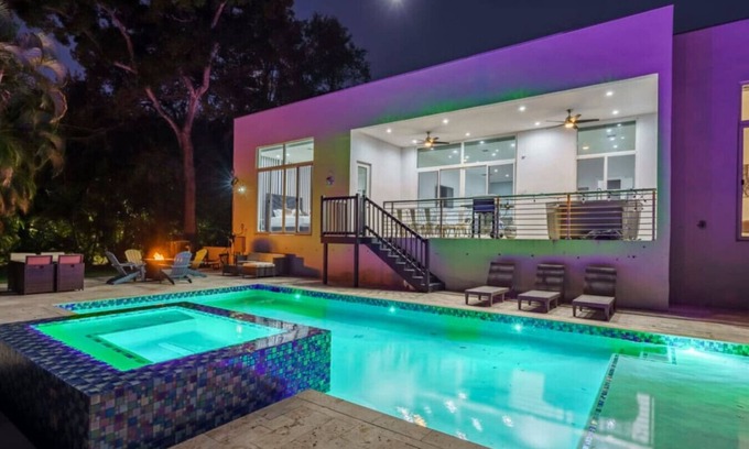 Edgewood House | Modern Luxe 2021Built Heated Pool/Jacuzzi/Gameroom