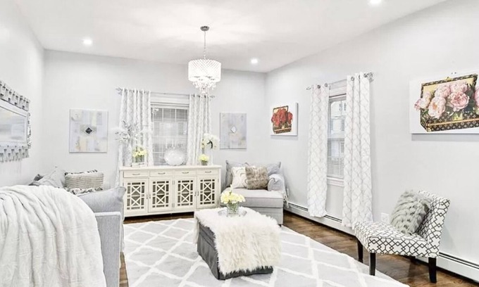 South Side Apartment | MODERN LUXE 3BEDROOMS/2BATHROOMS/4BEDS/PARKING -FIRST FLOOR APARTMENT