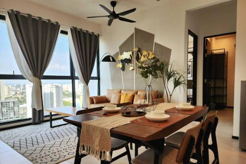 George Town Apartment | Modern Luxe Island Suites #3BR