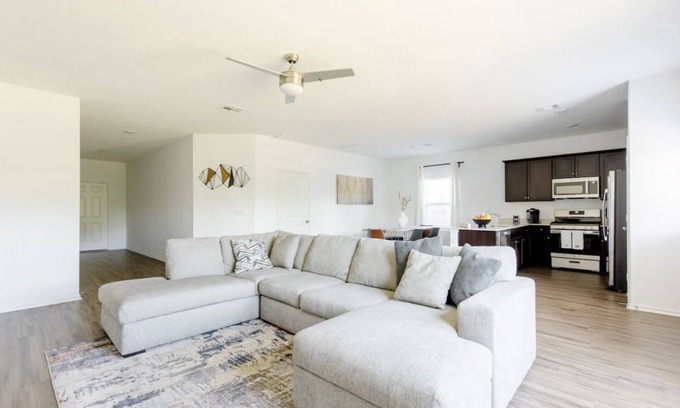 Pflugerville House | Modern Luxury: 4-Bedrooms - FREE early checkin - PRIME Location - October Deals