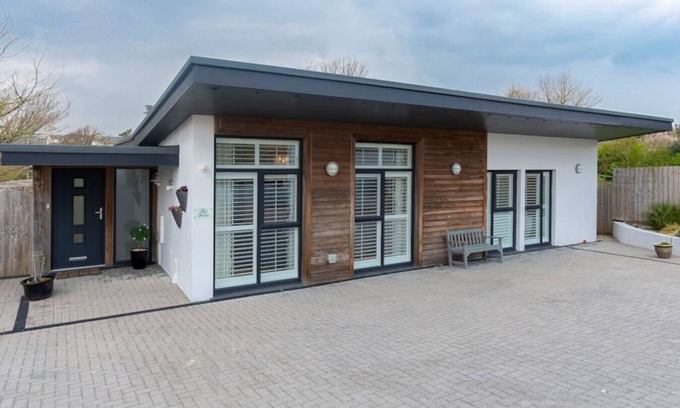 Bude House | Modern, luxury bungalow - perfect for families or friends to relax!