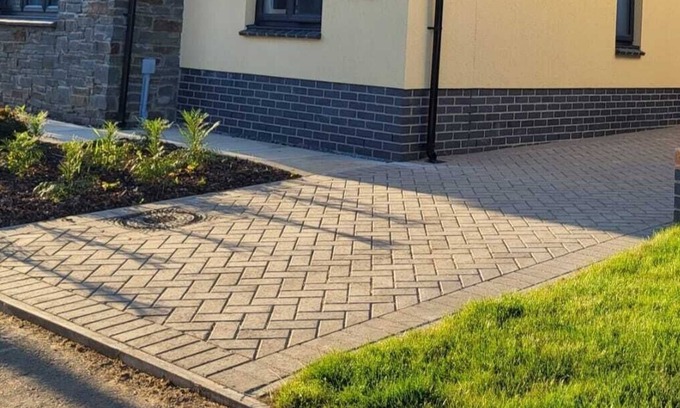 Sageston House | Modern, luxury bungalow, private garden in a quiet village, 5 miles to the beach