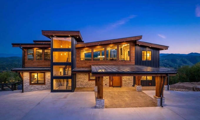 Gatlinburg - Pigeon Forge Cabin | Modern Luxury Cabin/Incredible Views/Putt Putt