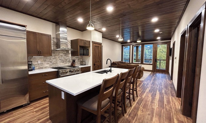 Cooper Landing Condo | Modern Luxury Condo with River Views in Cooper Landing