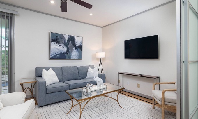 Oxford Condo | Modern Luxury Downtown Condo