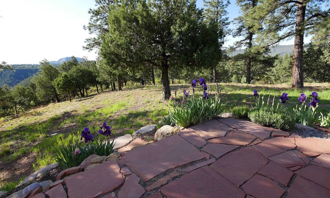 Durango House | Modern Luxury Home on 3 Acres - Great Views - 10 Min. to Downtown Durango