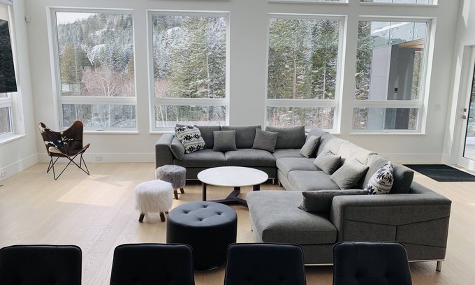 Sea to Sky Highway House | Modern Luxury Mountain Retreat with Private Hot Tub/Pool Table/Media Room