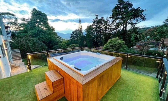 Las Lomas I House | Modern mansion🔝 with jacuzzi🤩, 5BR in Poblado💎