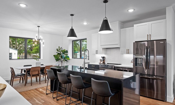 Holland House | "MODERN MARVEL"- 2 KINGS, 2 QUEENS, 2 TWINS, 4 TVs