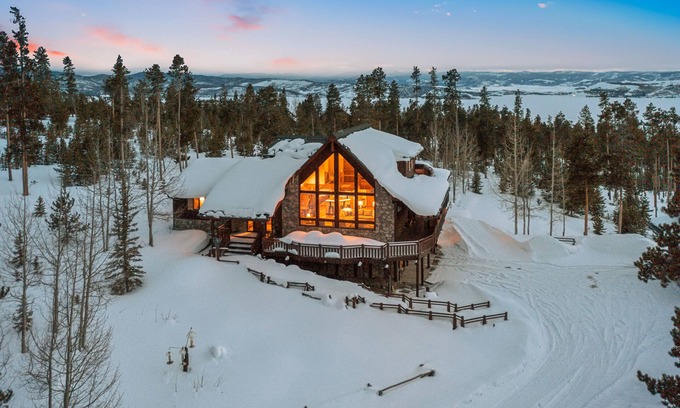 Grand Lake House | Modern meets cozy! Mountain & lake views! Hot Tub! Pet Friendly!