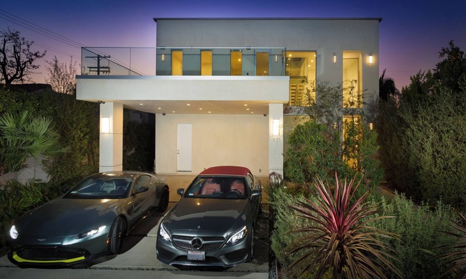 Melrose Villa | Modern Melrose Luxury Villa High Ceilings - 5 BDR