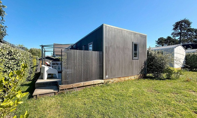 Jullouville-les-Pins House | Modern Mobile Home, 200m from Beach, 6 Guests, Pool, Fitness, Parking