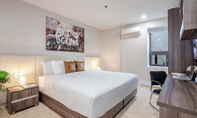 Gay Village Hotel | Modern Mood King – Downtown MTL