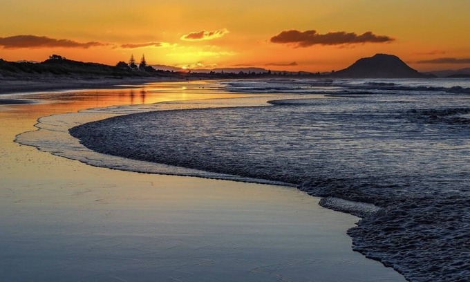 Mount Maunganui House | Modern Mount getaway in the heart of the Mount