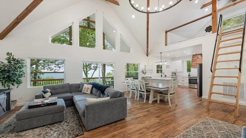 Waynesville House | Modern Mountain House with Amazing Views and Hot Tub