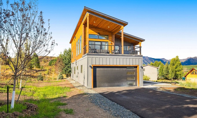 Crested Butte House | Modern mountain stay with a patio, beautiful interior, & well-equipped kitchen