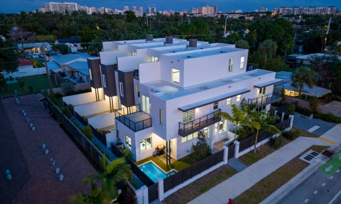 Lake Ridge Apartment | Modern NEW Luxury Home | Pool Heated