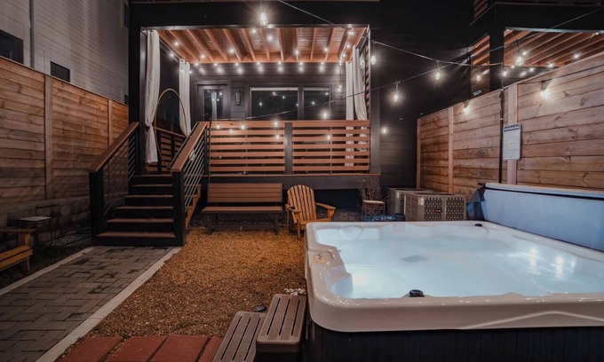 North Nashville House | Modern New Nashville oasis minutes to broadway