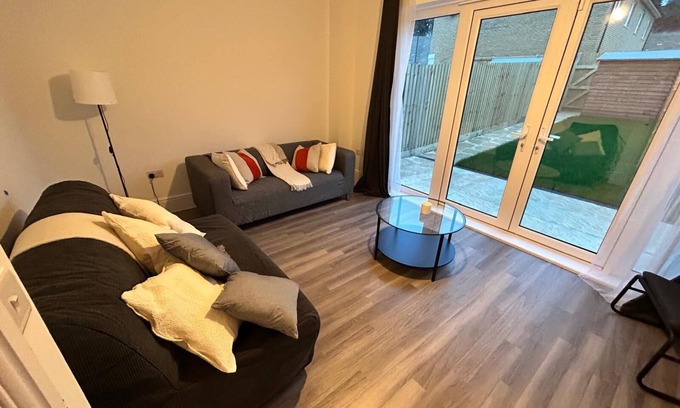 Ebbsfleet Valley House | Modern Newly home with built 5 beds , 5 minutes from Ebbsfleet international!