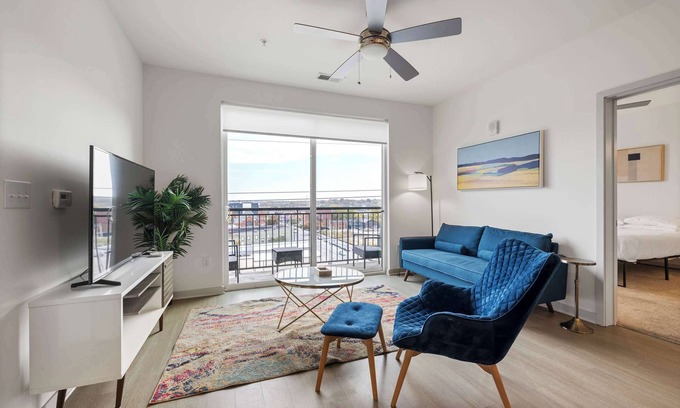 Downtown Louisville Apartment | Modern Nulu 2BR CozySuites 07