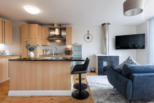 Belfast Central District Apartment | Modern Penthouse Apartment 2 Bed, 2 Bath Sleeps 6 City Centre