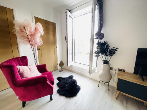 Cambridge Apartment | Modern Pet-Friendly Apartment in Cambridge with Garden & Parking