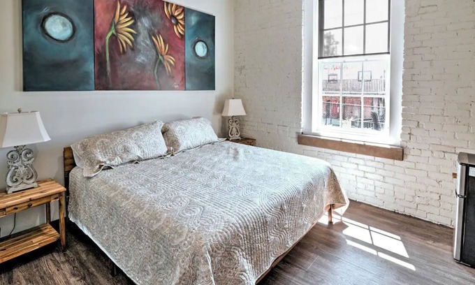 Hickory Apartment | Modern & Private King Room in Historic Downtown!