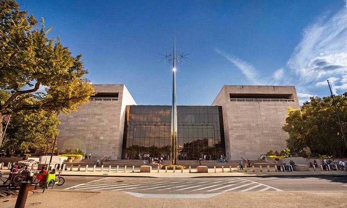 Capitol Hill Hotel | Modern Queen Stay Near Top Museums & Historic Sights! Onsite Restaurant & Gym!