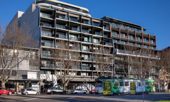 St Kilda Apartment | Modern Quiet 1 & 2 Bed Apt Opposite Albert Park