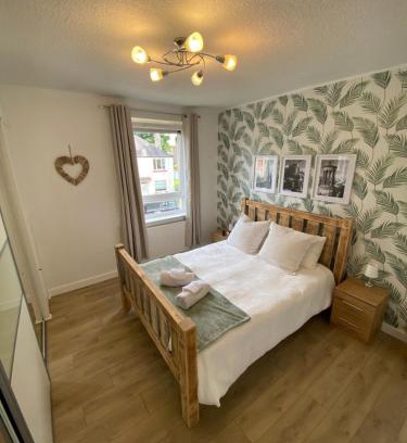 Ellemford Apartment | Modern Quiet City Center Airport 2 Bedroom Apartment