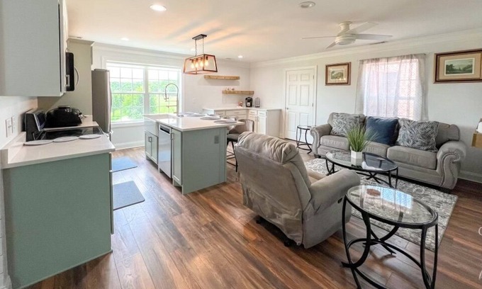 Unionville Apartment | Modern Relaxing Getaway