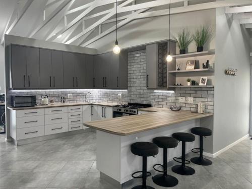 Jeffreys Bay House | Modern Retreat in Jeffreys Bay
