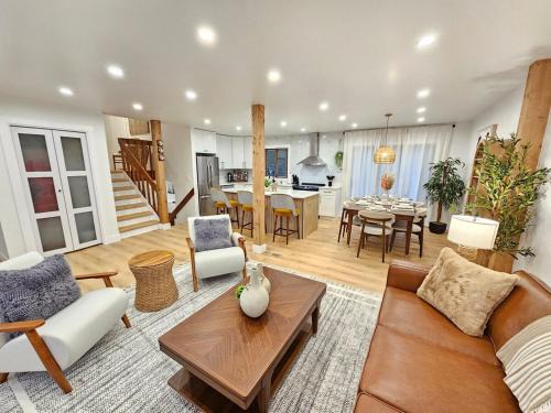 Waukegan Villa | Modern Retreat near Six Flags & Naval Base