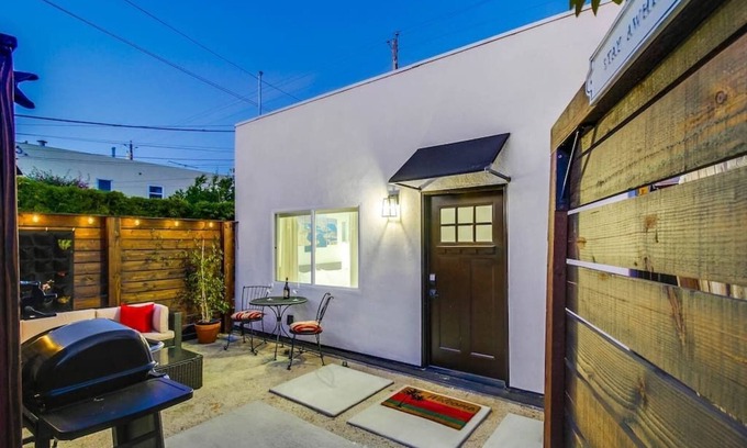 Kensington House | Modern & Romantic Studio | Private Entrance