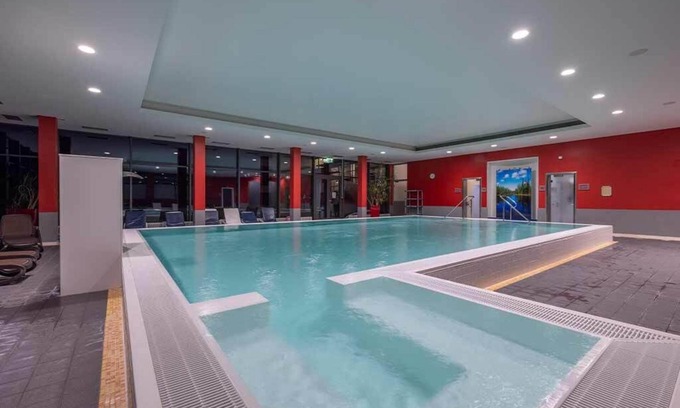 Arnsberg Hotel | Modern Room With Pool And Pets Near Neheim Boutiques