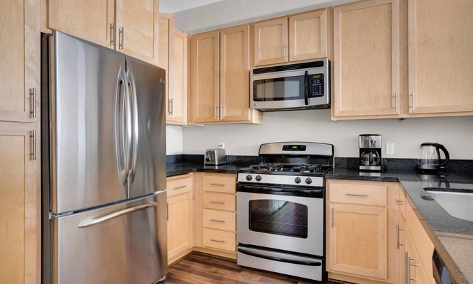 San Bruno Apartment | Modern San Bruno 1BR w/Pool, Gym & W/D, near highways, by Blueground