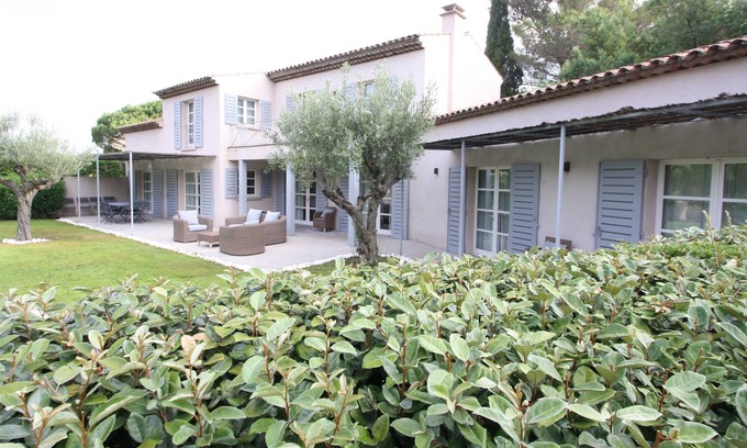 Old Town Villa | Modern six bed Villa with Pool in the centre of St Tropez.