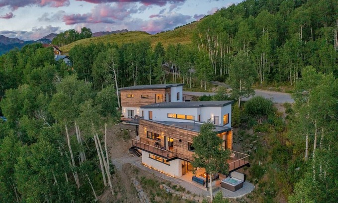 Crested Butte Apartment | Modern slopeside guesthouse with spectacular views, ski-in/ski-out access, and a private hot tub. Fully equipped, beautifully maintained, and minutes from downtown Crested Butte.